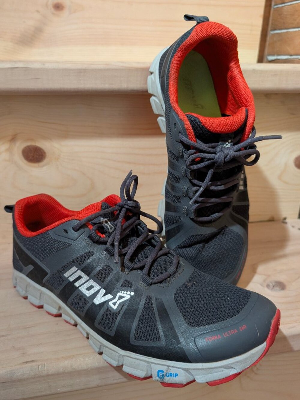 EUC Inov-8 Terraultra 260 Men's 9.5 Trail Running Shoes Gray Hiking Zero Drop